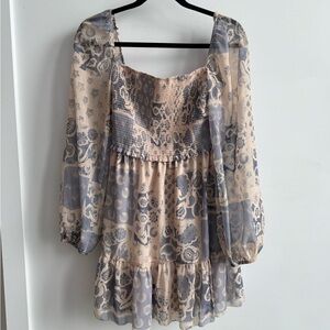 Aritzia bijoux Floral Smocked Midi Dress in Beige and Gray